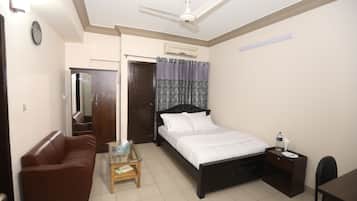 Meja kerja dan Wi-Fi gratis