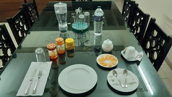 Free daily English breakfast