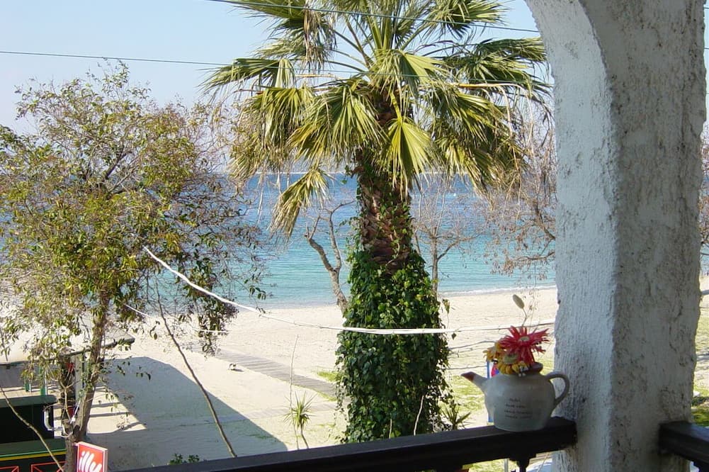 Captain's Beach Apartments