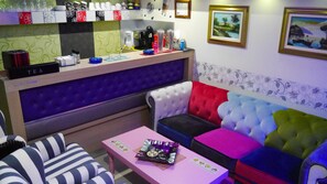 Coin salon dans le hall