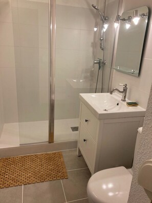 Duschwanne, Haartrockner