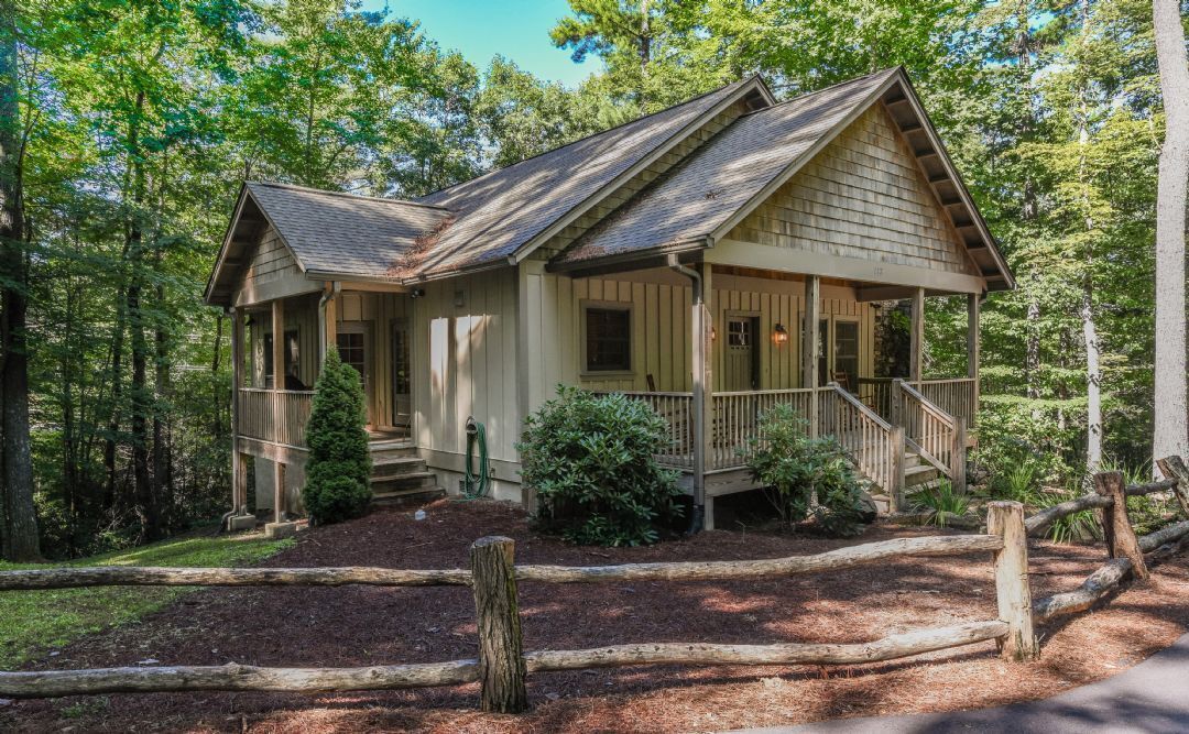 Cubs Den - Cabin Home with Access to Amenities!