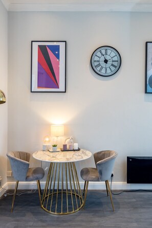 Dining - Modern Apartment in West Kensington London (London)