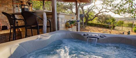 Outdoor spa tub