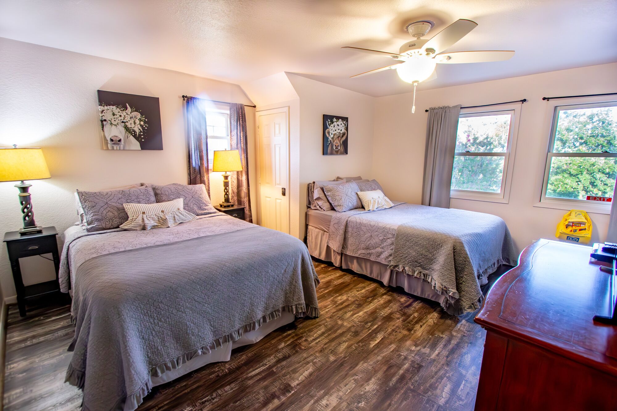 5 bedrooms, desk, iron/ironing board, travel cot