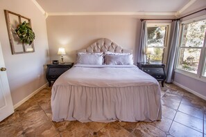 5 bedrooms, desk, iron/ironing board, travel cot