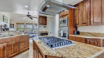 Coffee/tea maker, fridge, microwave, oven