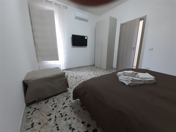 1 bedroom, iron/ironing board, free WiFi, bed sheets - Stabia Vacanze apartment in the city center convenient and comfortable. (Castellammare di Stabia)