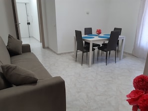 Dining - Stabia Vacanze apartment in the city center convenient and comfortable. (Castellammare di Stabia)