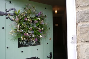 Exterior detail - The Granary with hot tub - 2 miles from Skipton (Skipton)