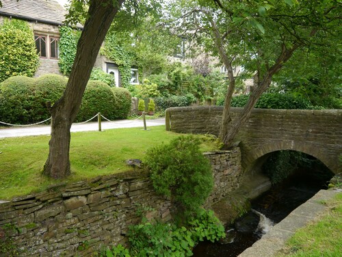 The Granary with hot tub - 2 miles from Skipton