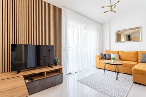 تلفزيون، مدفأة، تنس طاولة