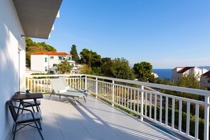 Property grounds - Villa ELLA ESTELLE with private heated pool, hot tub, sauna (Medići)