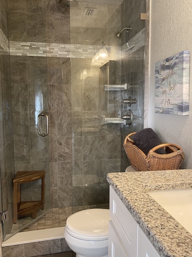 IMPECCABLE CRYSTAL RIVER KING'S BAY WATERFRONT RETREAT - COMFORT & SERENITY