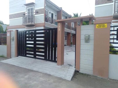 E4 Apartment unit with covered parking 