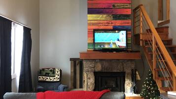 Televisie en een open haard