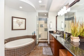 Badewanne, Whirlpool, Haartrockner, Handtücher