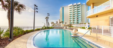 Piscine extérieure, piscine chauffée