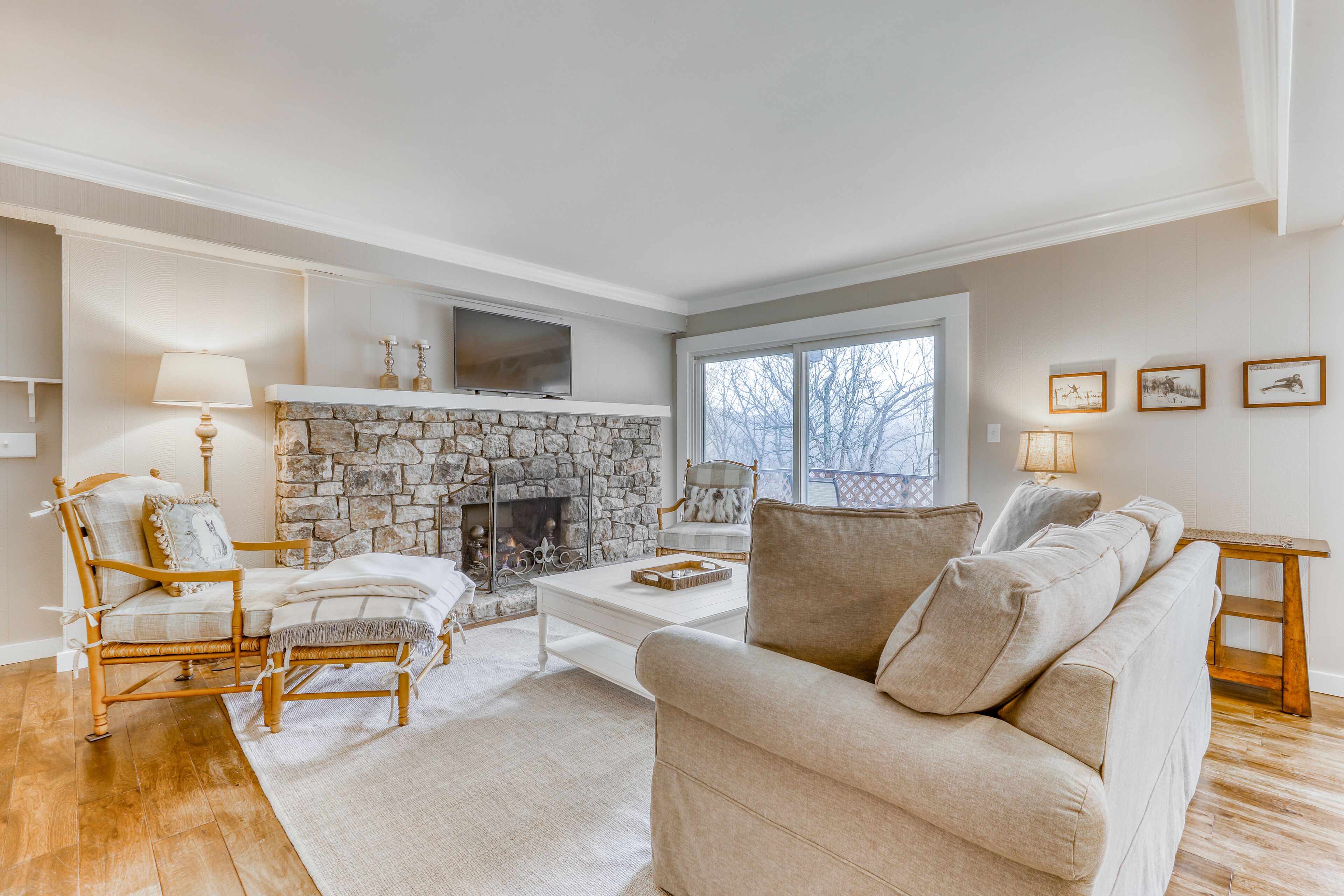 Ski-in/ski-out condo with shared tennis courts and views of the slopes