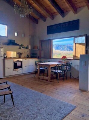 Dining - Annex in Catalan farmhouse  (Olot)