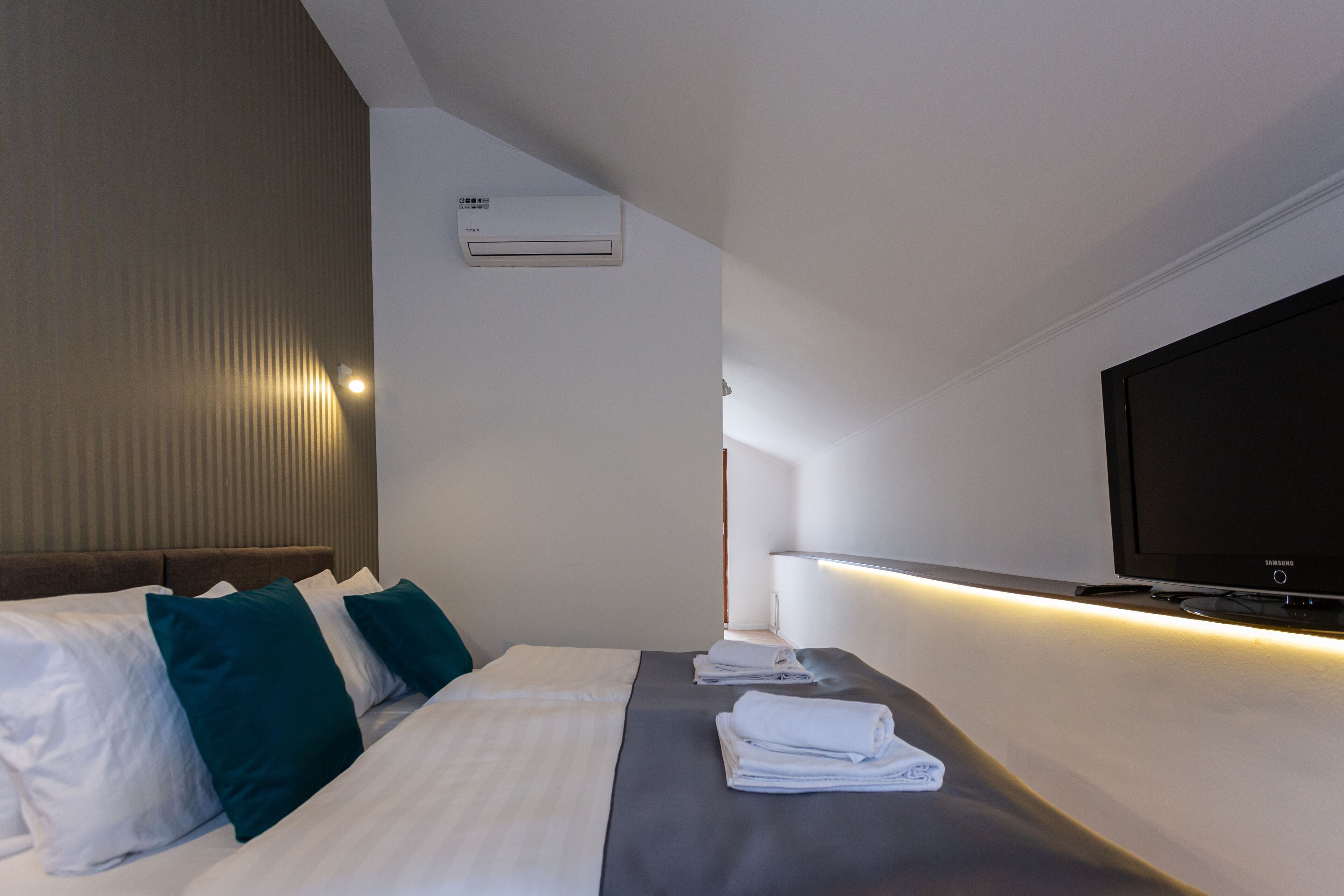 deluxe double or twin room | 2 bedrooms, desk, blackout curtains, iron/ironing board