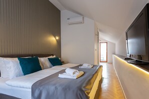 Habitación Deluxe con 1 cama doble o 2 individuales | Escritorio, cortinas opacas, tabla de planchar con plancha