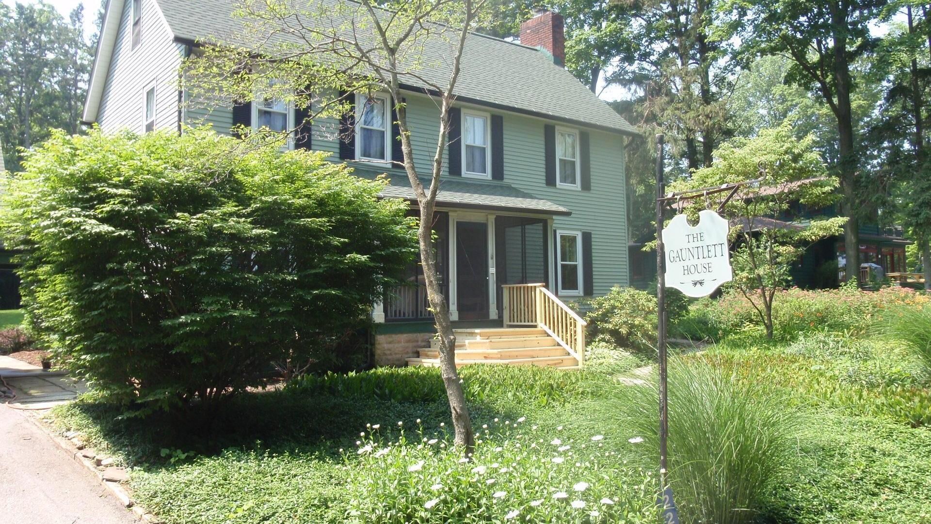 Pier Cove Farm House W/ Private Beach & Wooded Trails Near Saugatuck /Douglas 