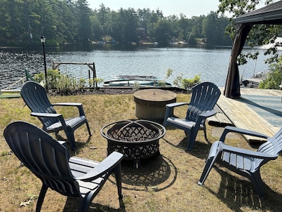 Cozy Lakefront Cottage