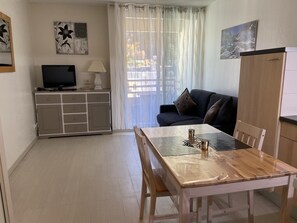 Dining - STUDIO, CLOSE TO SHOPS AND LYS CABLE CAR (Cauterets)