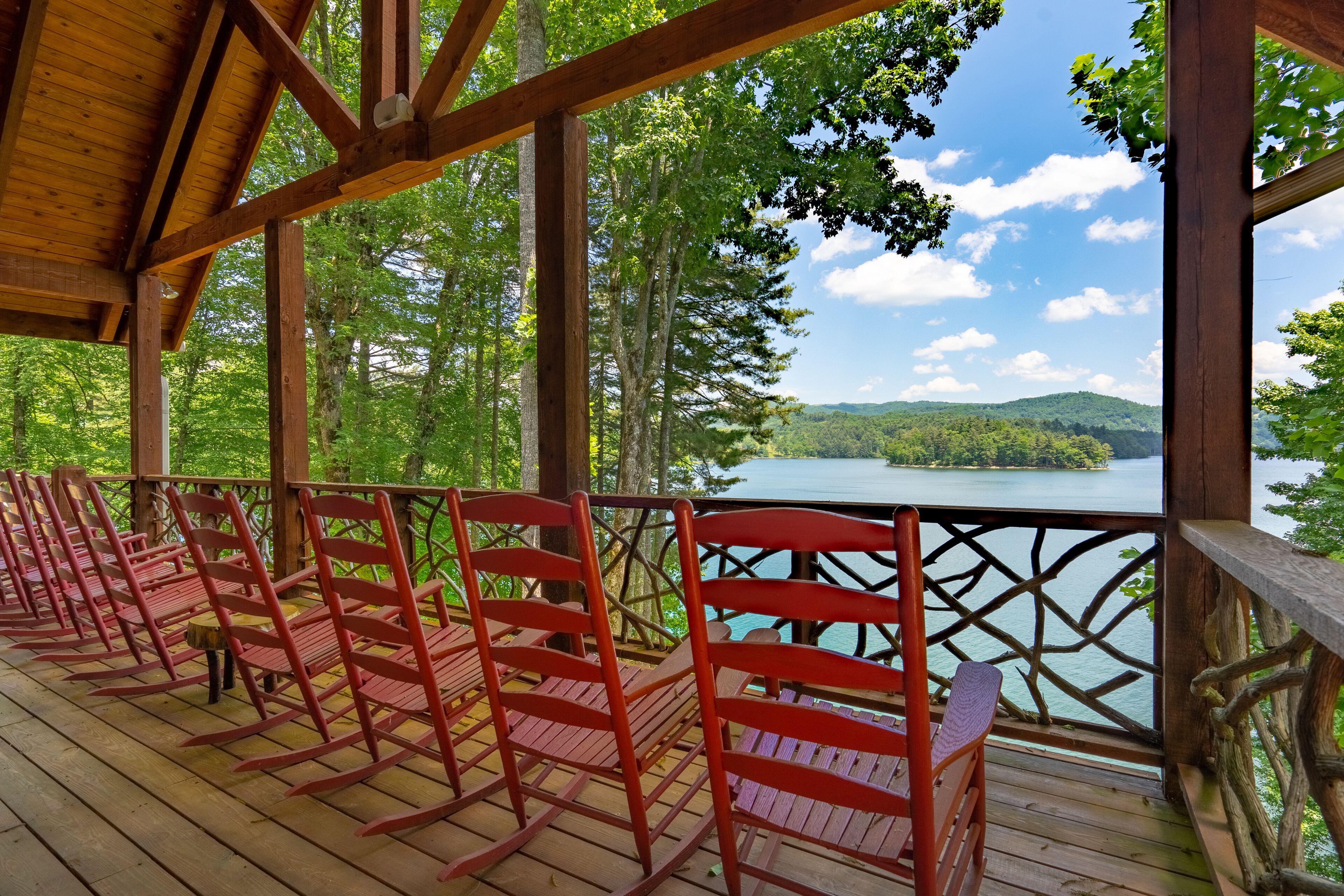 Muskoka Lodge - Home on Lake Glenville!