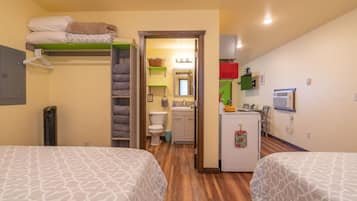 1 slaapkamer, een strijkplank/strijkijzer, gratis wifi, beddengoed