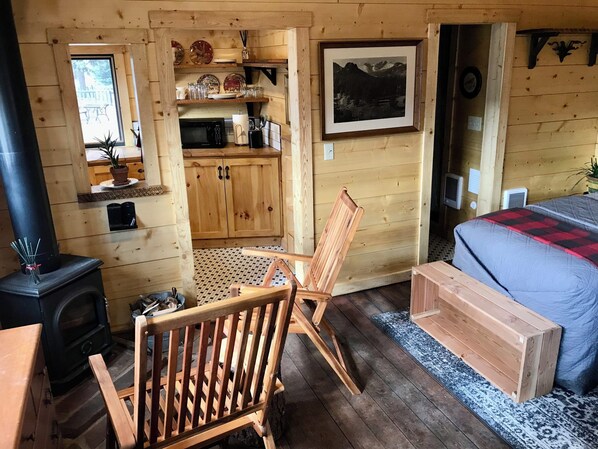 1 bedroom, desk, free WiFi, bed sheets