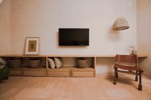 Design Room | Television - Casa Montore by Barrio Mexico (Guadalajara)