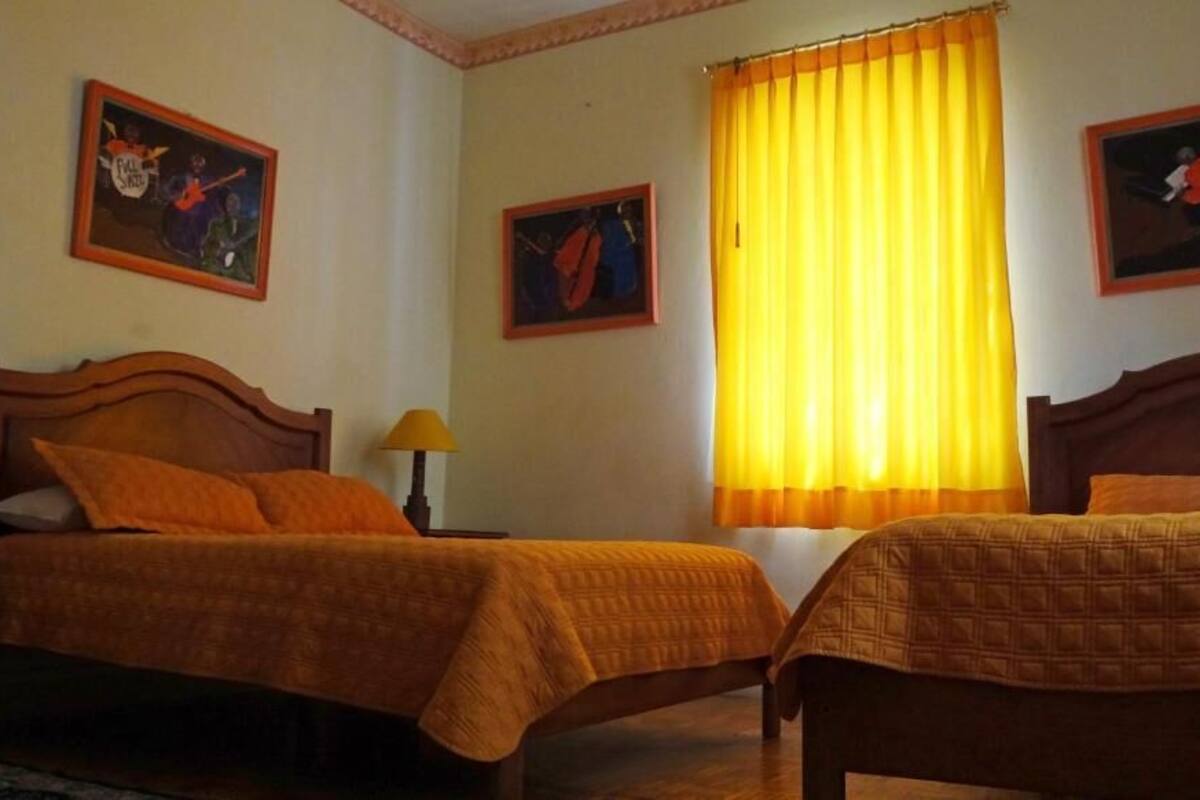 Twin Room | WiFi (free), individually decorated, bed sheets