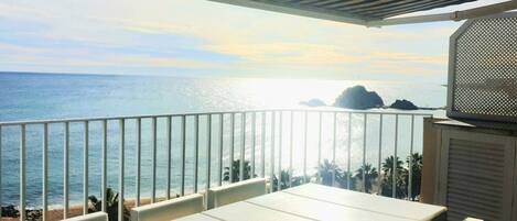 تناول الطعام بالخارج