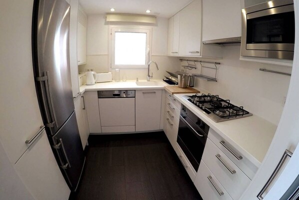 冰箱、微波炉、烤箱、洗碗机