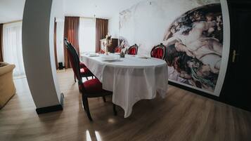 Daily continental breakfast (RON 20 per person)