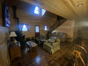 Smart TV, fireplace - A Rustic Delta Cabin (Marvell)
