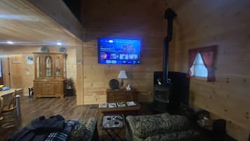 Smart TV y chimenea