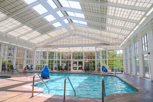 Piscine intérieure, piscine extérieure