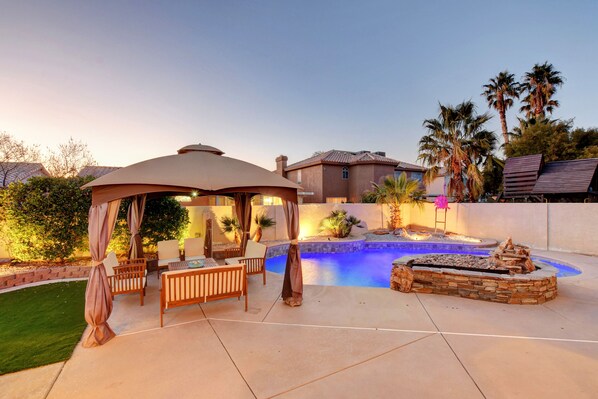 Outdoor pool - NEW! LAS VEGAS  ESTATE-POOL-BUILT IN BBQ/GAME ROOM/AMAZING LOCATION (Henderson)