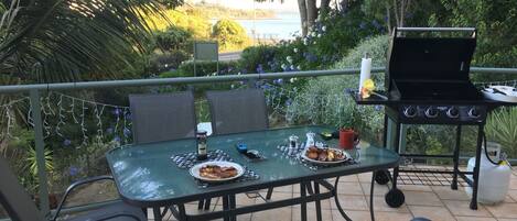 تناول الطعام بالخارج