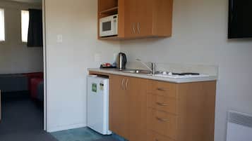 apartman, 2 hálószobával (Unit 6) | Privát teakonyha | Hűtőszekrény, mikrohullámú sütő, főzőlap és elektromos vízforraló