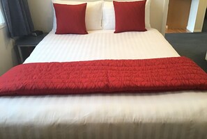 Blackout drapes, iron/ironing board, free WiFi, bed sheets - Avon City Motel (Christchurch)
