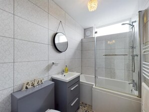 Combined shower/tub, hair dryer, towels, soap