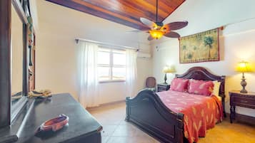 3 bedrooms, iron/ironing board, free Internet, bed sheets