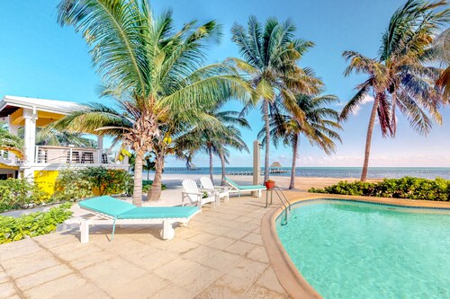 Family-friendly beachfront condo w/shared pool/dock, sea view, WiFi & partial AC