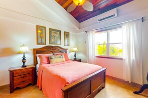 3 bedrooms, iron/ironing board, free internet, bed sheets