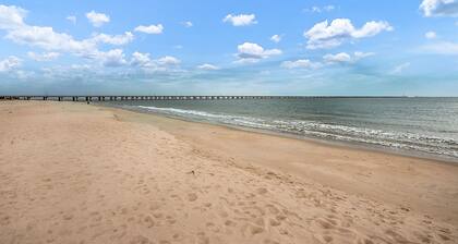 Find Sea-Renity in Central Chic's Beach Location - Ocean views await!