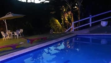 Kolam renang outdoor